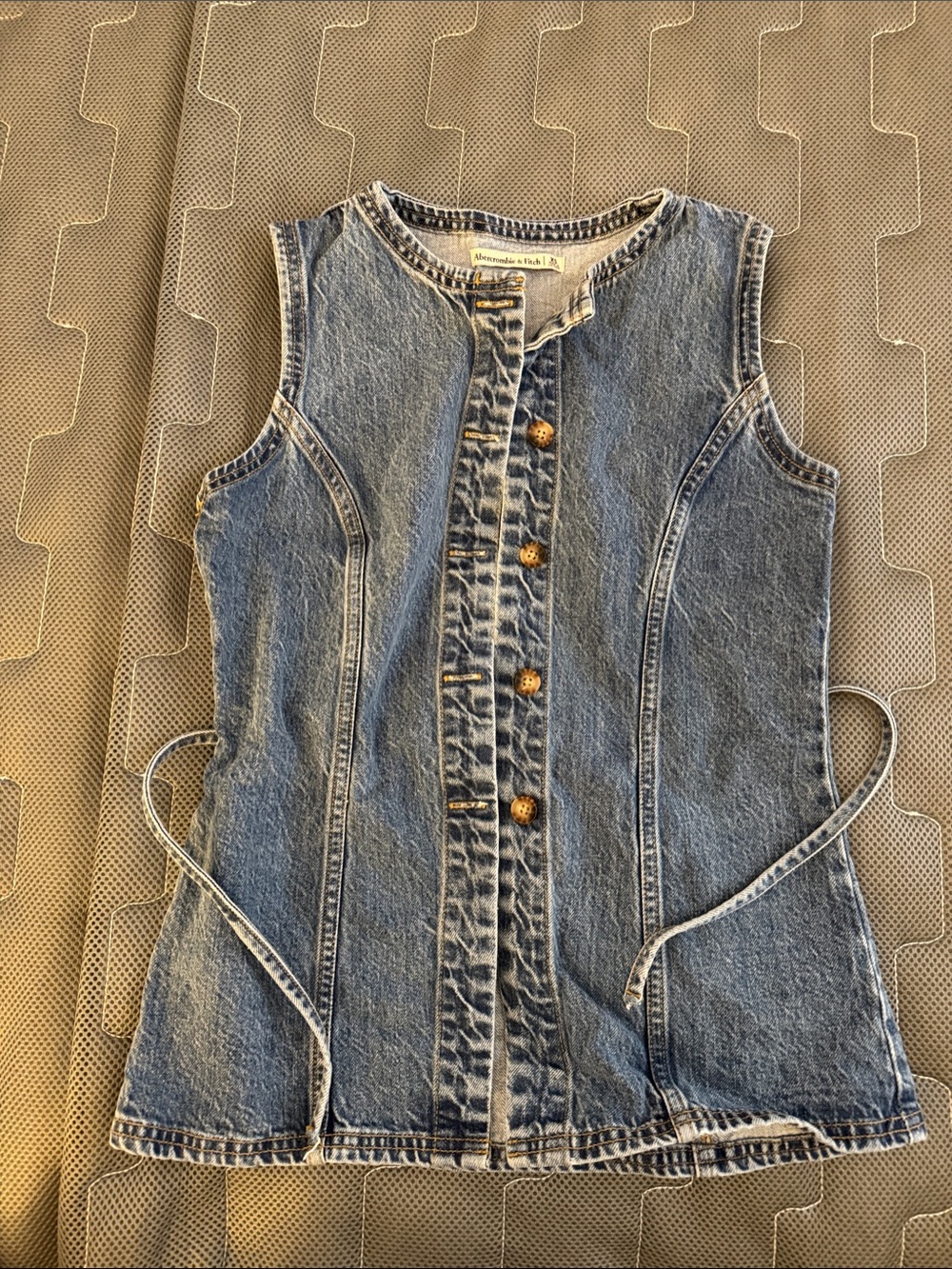 abercrombie sleeveless denim button top